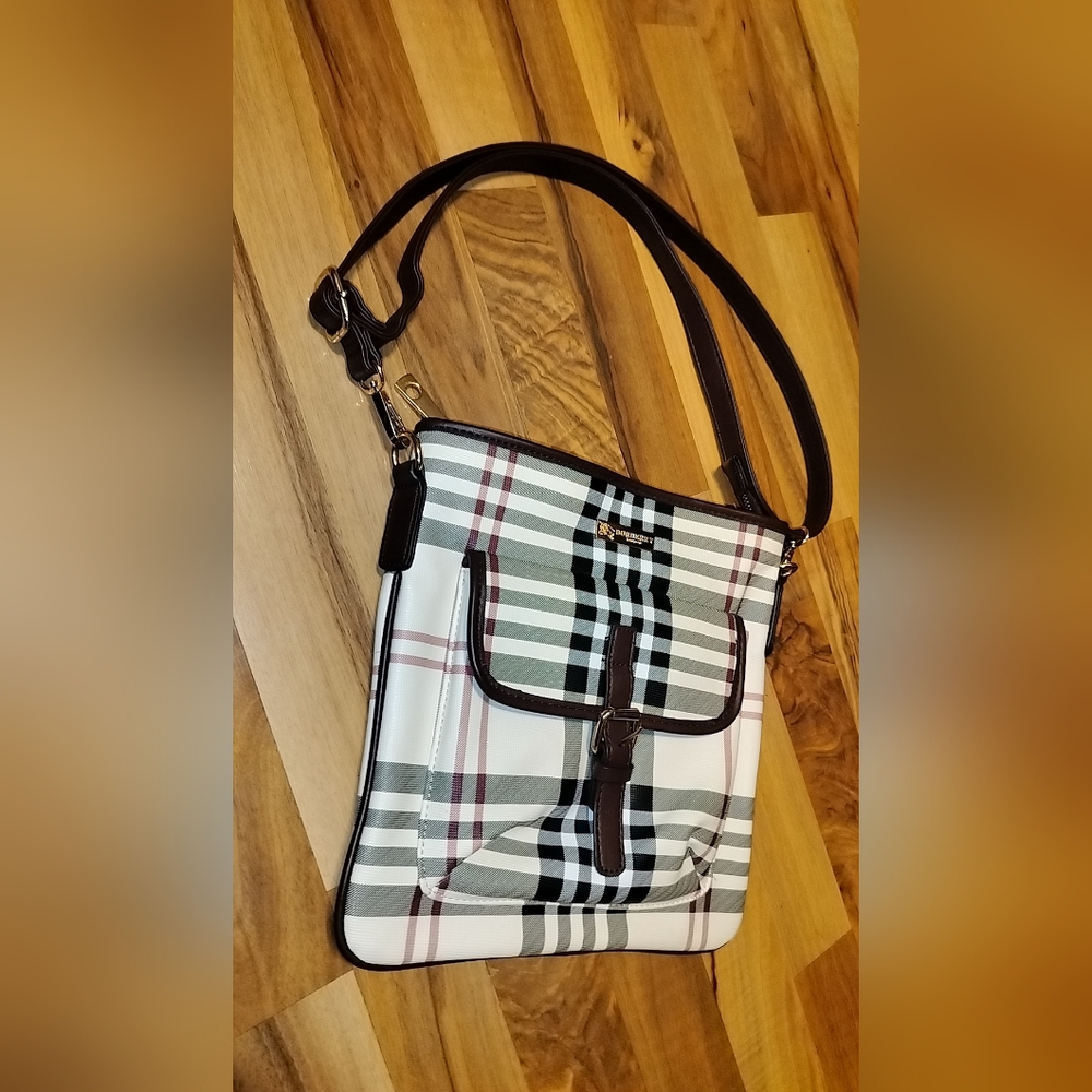 Burberry London cross over body purse BRAND NEW NEVER USED